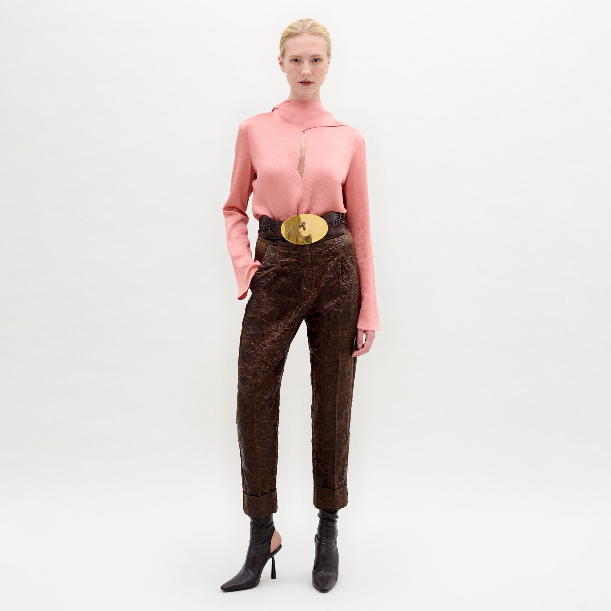 MOAD_PANT_-_CACAO_FRONT_FALL_2025_018319a5-1773-40e3-b774-e6af8e61f045