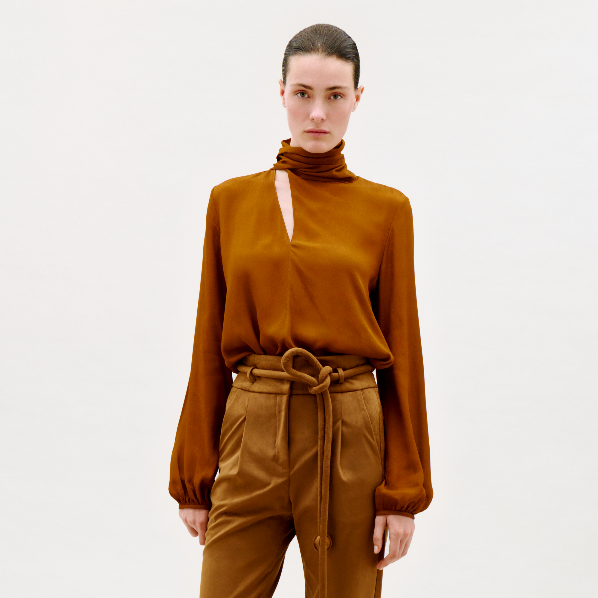 00__Alanis_Blouse_Camel_FALL_2026_FRONT