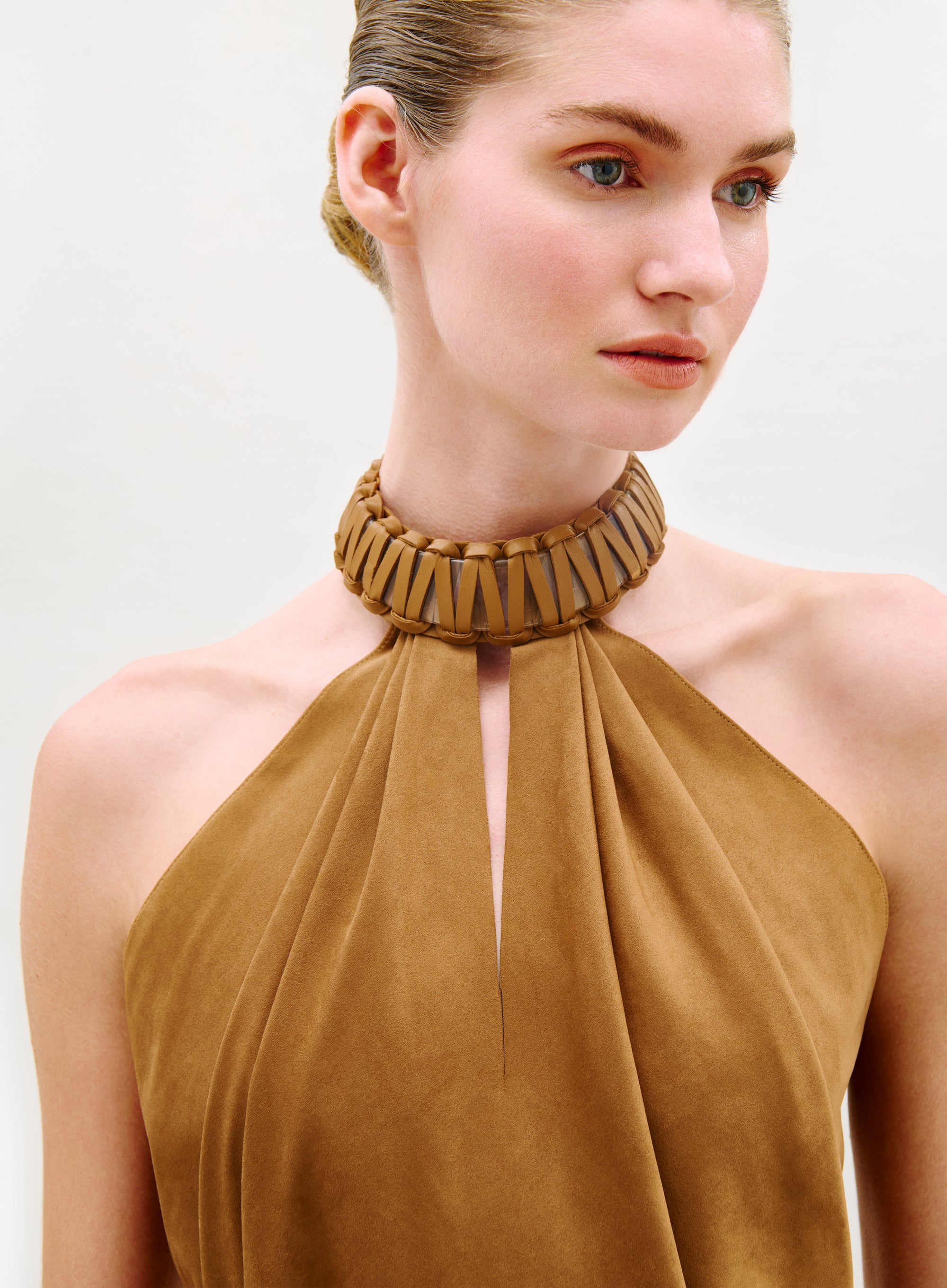 00__Ann_Blouse_Camel_FALL_2026_DETAIL
