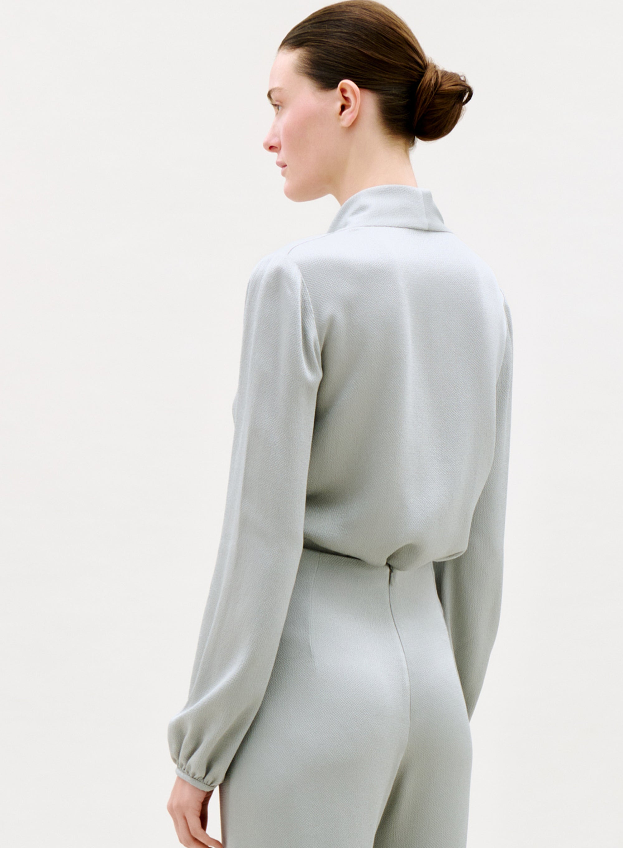 00___Tea_Blouse_Gray_FALL_2026_BACK_DETAIL