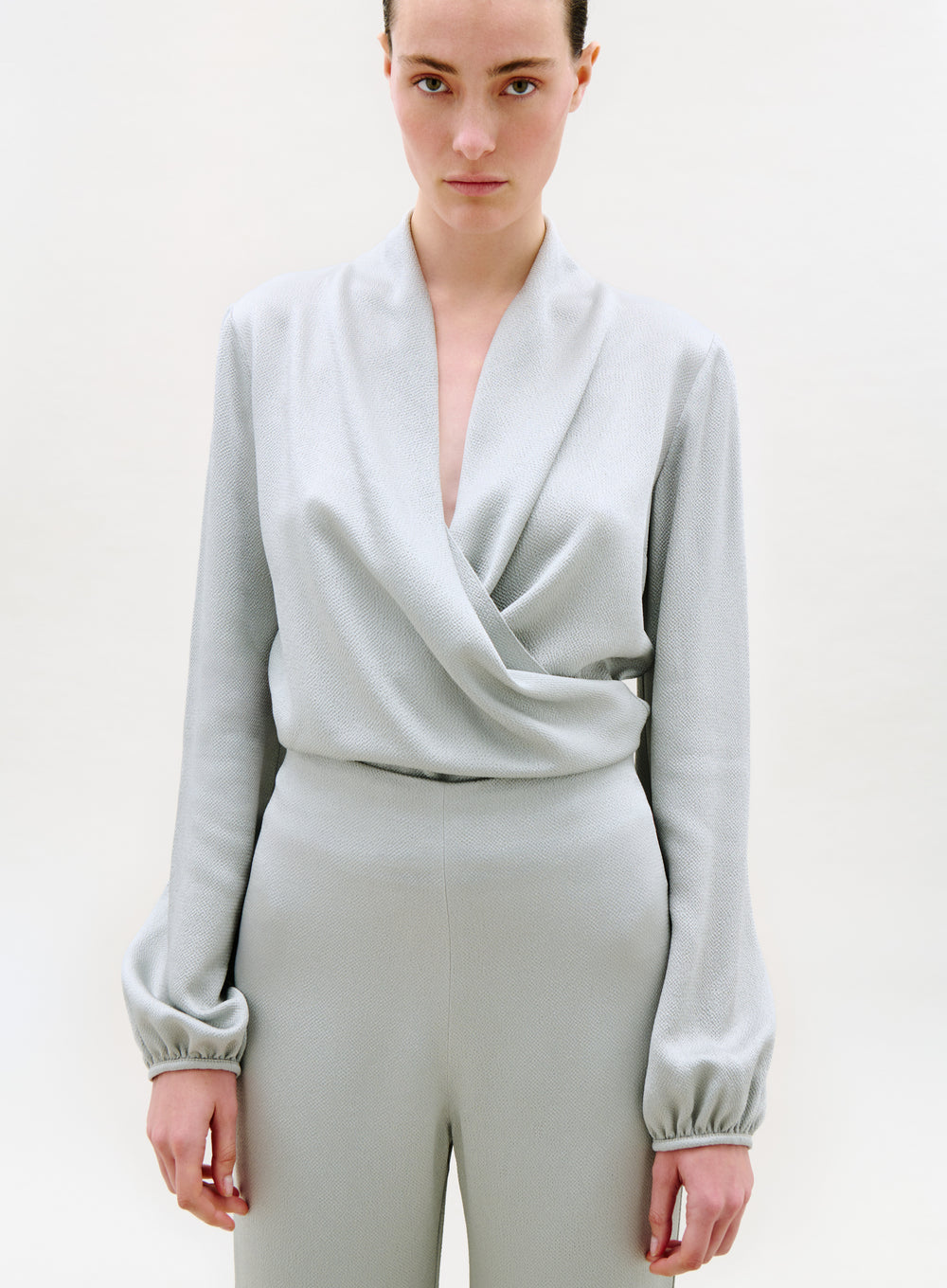 00___Tea_Blouse_Gray_FALL_2026_DETAIL