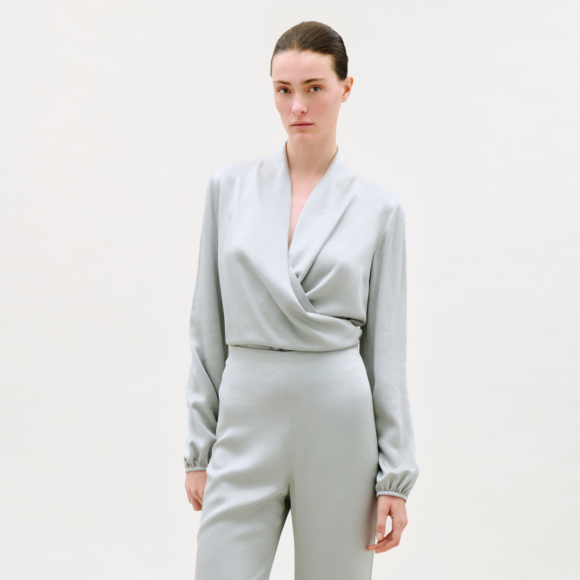 00___Tea_Blouse_Gray_FALL_2026_FRONT