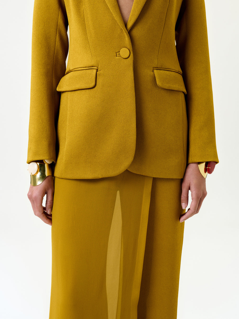 13-RebecaJacket-Ochre_DETAIL_PRE-SPRING2027_938fb665-56a9-418e-bc55-c60ee5d0fb33