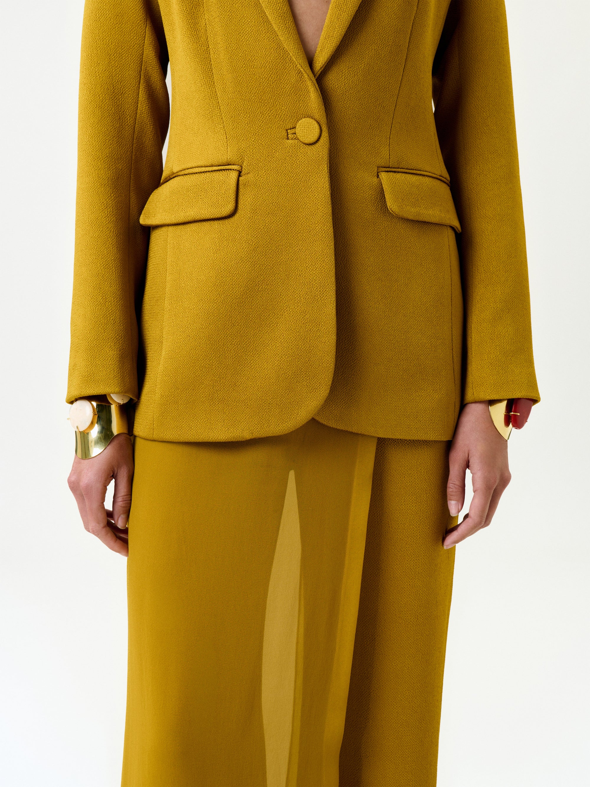 13-RebecaJacket-Ochre_DETAIL_PRE-SPRING2027_938fb665-56a9-418e-bc55-c60ee5d0fb33