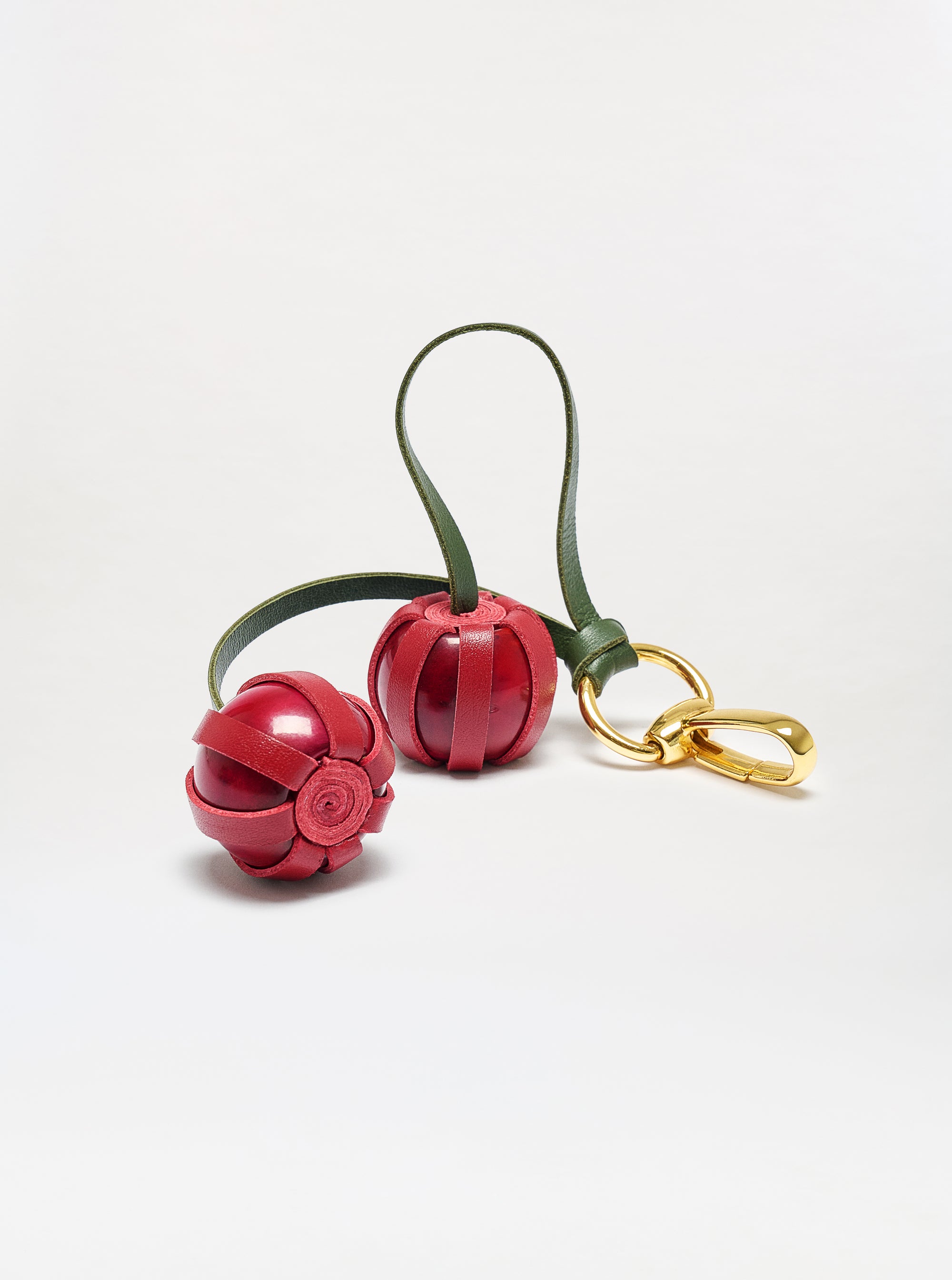ACC01_CharmManzana
