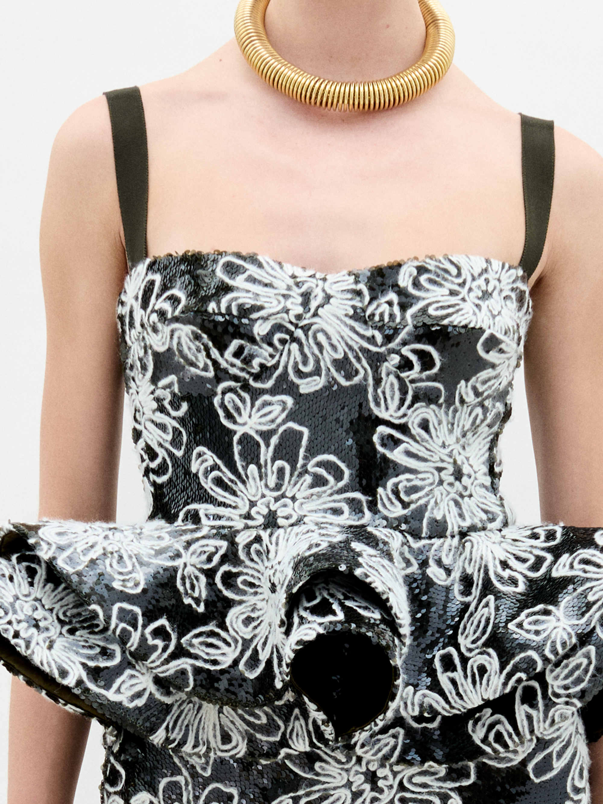 ADRIANATOP-GREENSEQUINS_DETAIL_HolidayCapsule2025_1_37bbde05-44b4-4c75-9639-2baa13dcc161