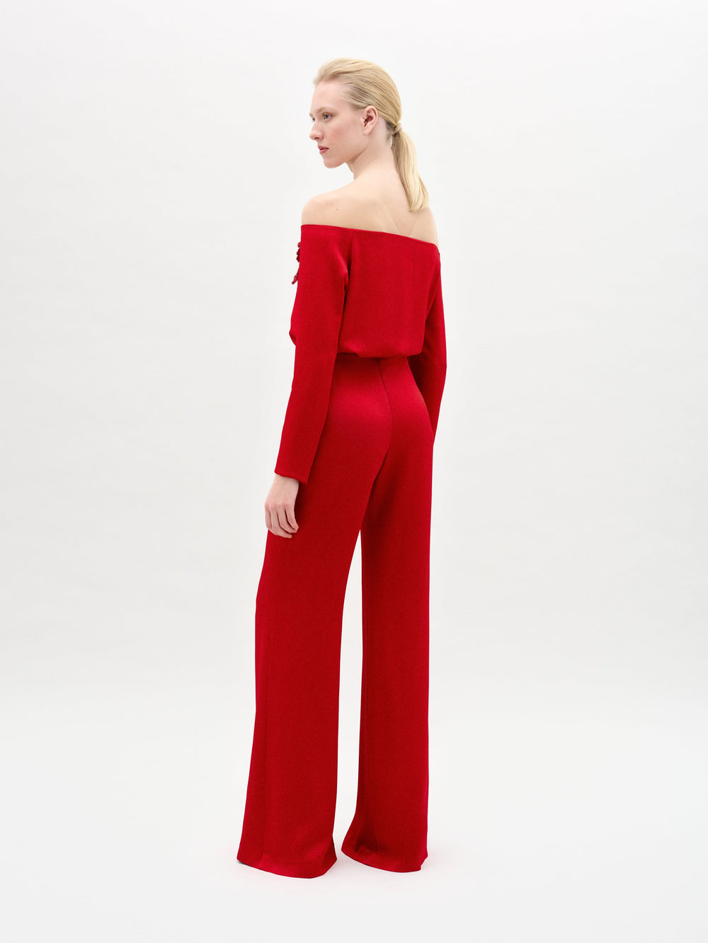 BELINDABLOUSE_PALERMOPANT-ROUGE_BACK_HolidayCapsule2025_866e15e9-d316-494b-9b0e-7847c17dddc7