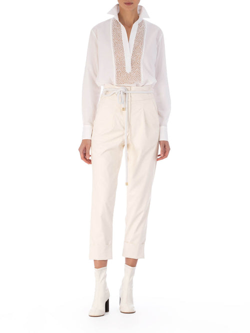 White Moad Pant Pearl with pleating details and a belted waist, displayed against a plain background.