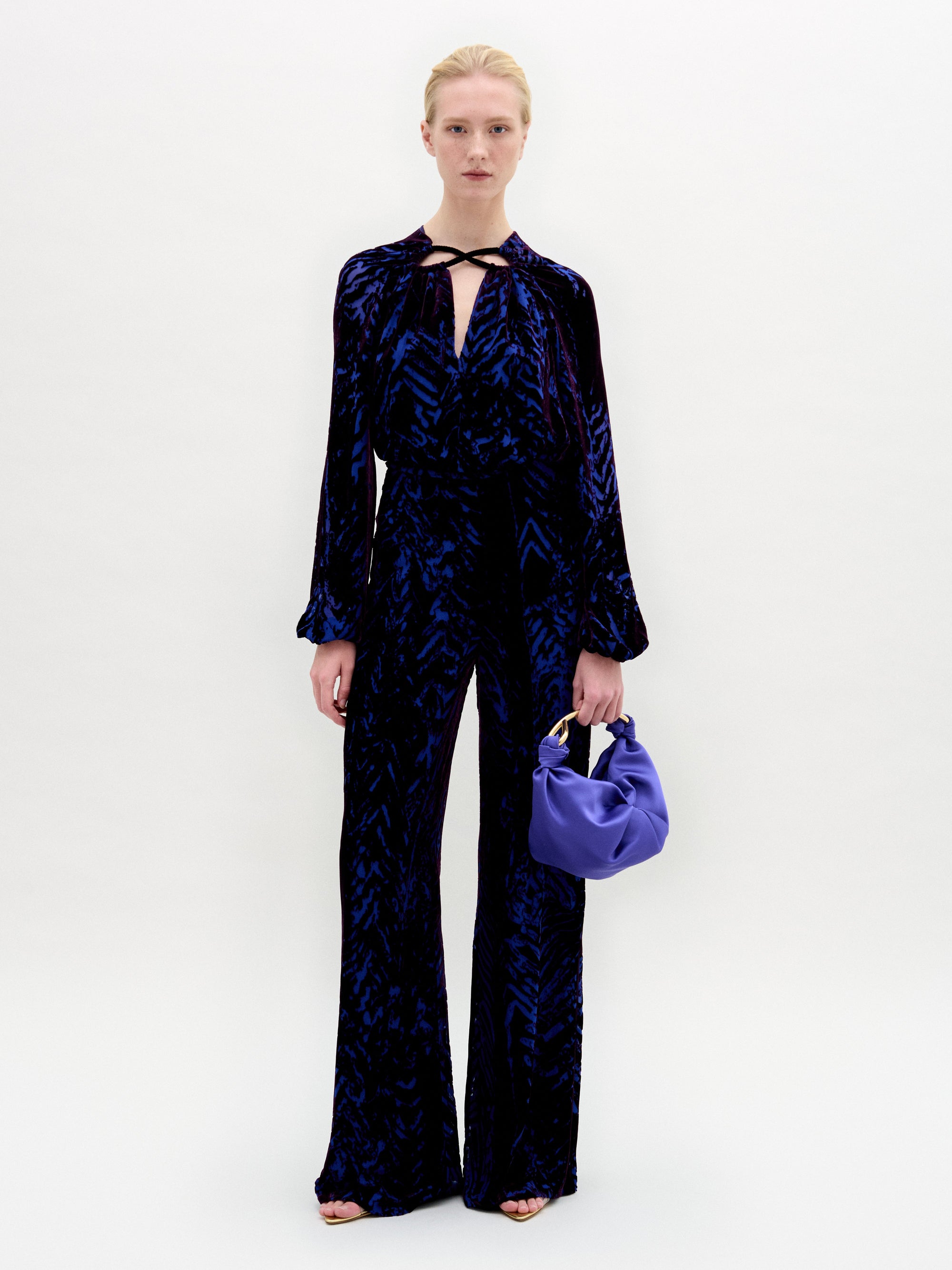 COMOPANT-EGGPLANTVELVET_Front_HolidayCapsule2025