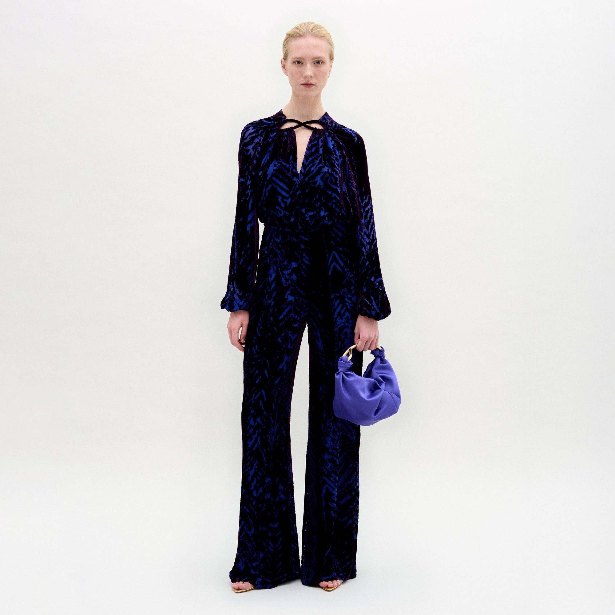 COMO_PANT_-_EGGPLANT_VELVET_Front_Holiday_Capsule_2025_01d9d13b-aa6a-4809-aeed-2ac8509bbf3b