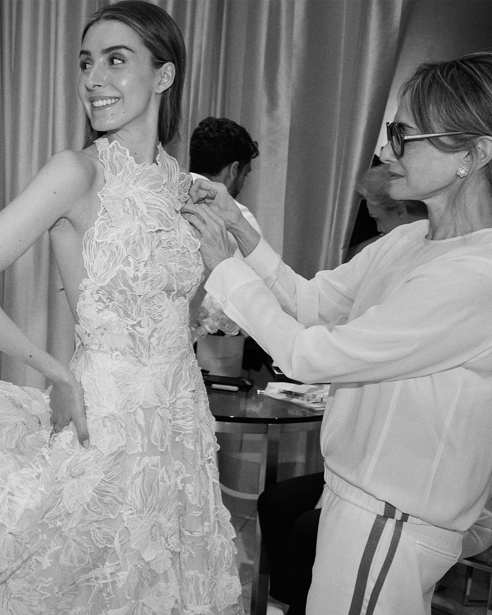 Designer-Adjusts-Floral-Lace-a-ModelArtboard