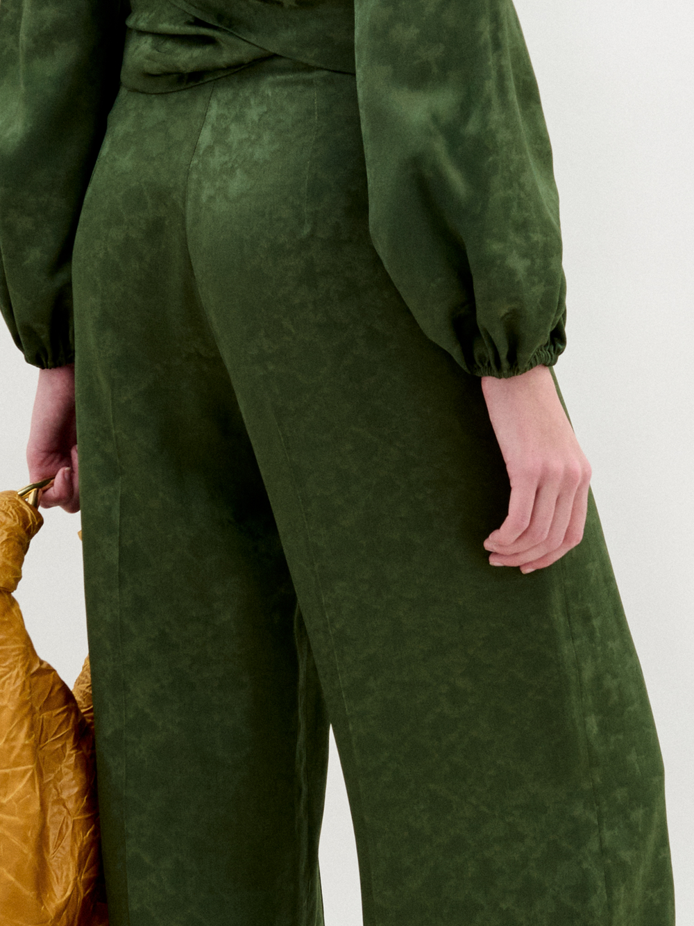 Emine Pant