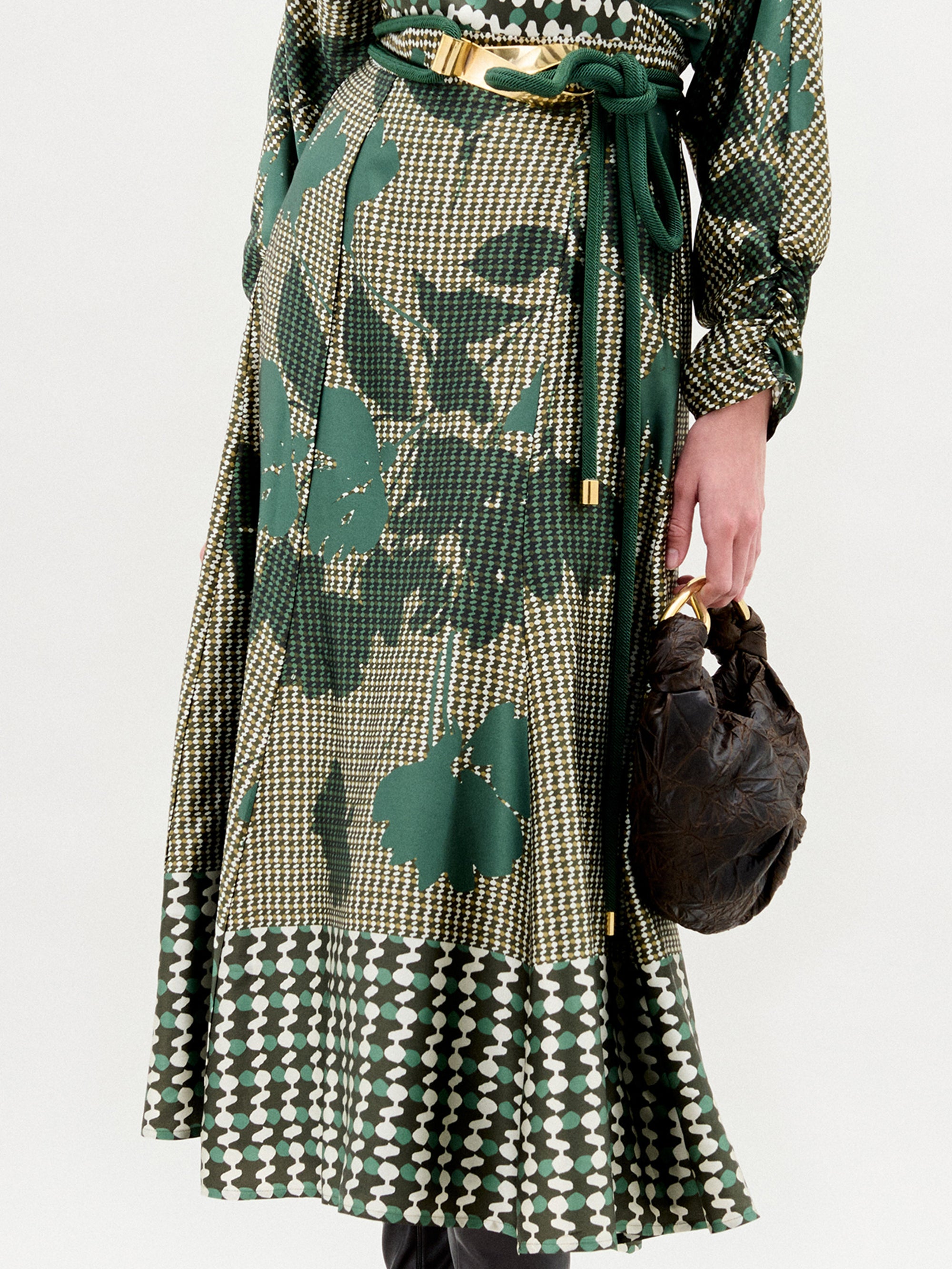 ERIN_SKIRT_-_ABSTRACT_GREEN_PATTERN_FRONT_FALL_2025_1