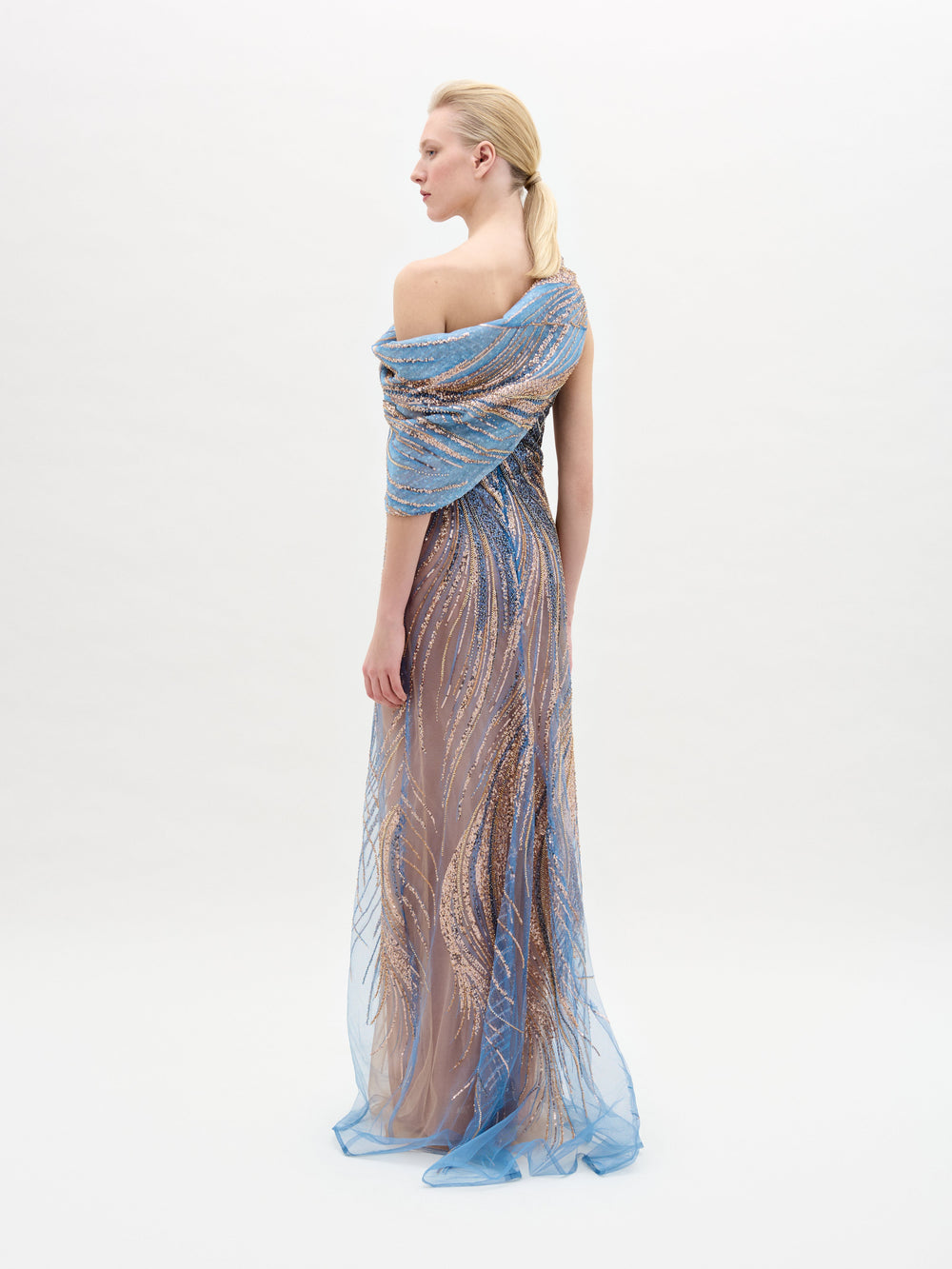 RAYODELUNA-BLUESHADOW_Back_HolidayCapsule2025_d03532a0-d40f-470d-a674-9f019ce39bc9