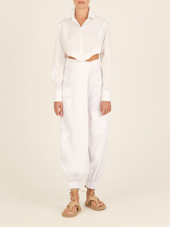 These white cargo pants feature multiple pockets and are perfect for a casual Brandon Pant White Linen outfit.