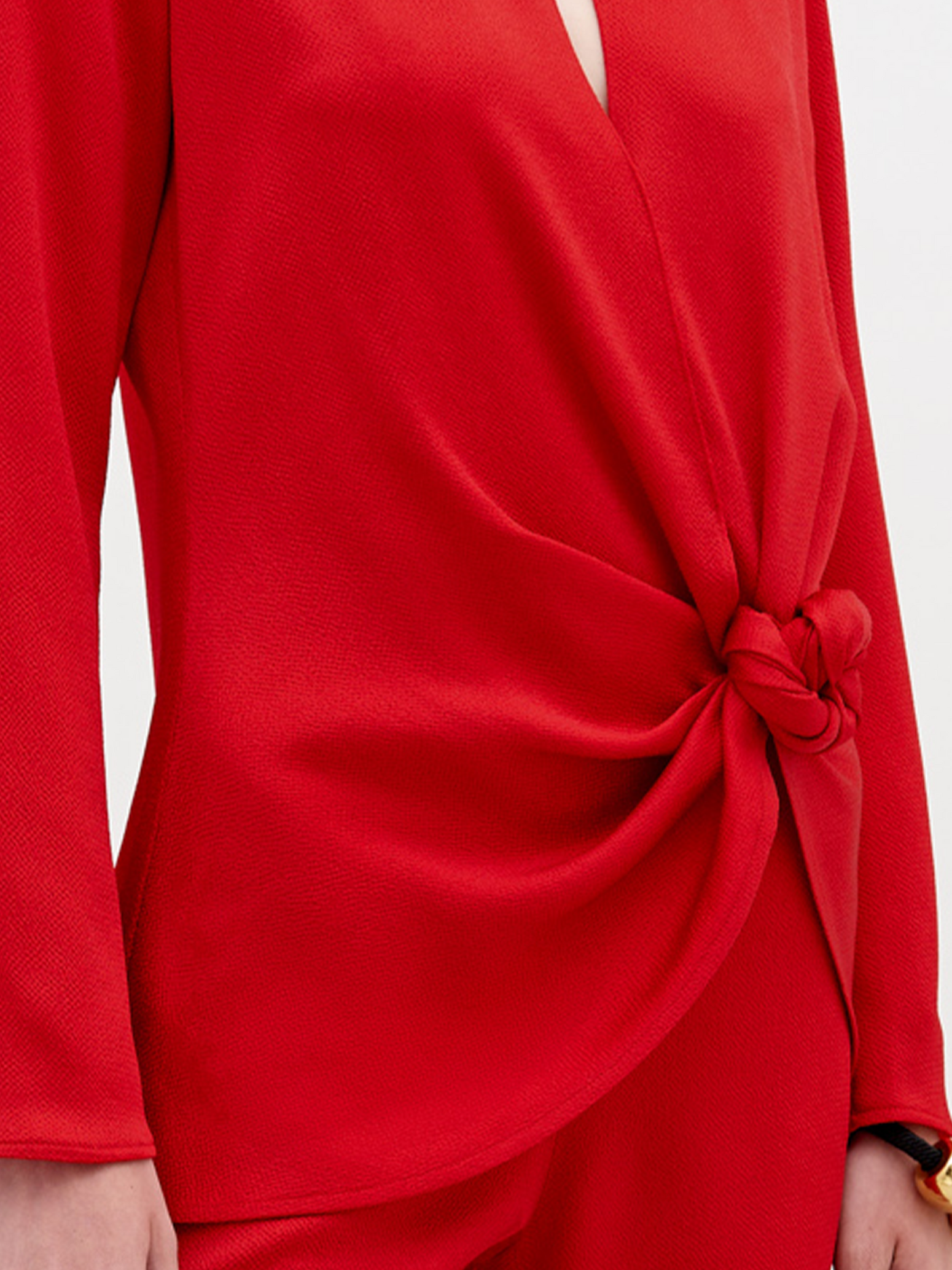 TayraBlouse-Rouge_Detail_e4cc588f-6c46-4395-8a2b-b28308871a54