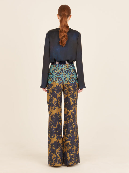 FW23-Ecomm-ImageryComo-Pant-Camo-Navy2