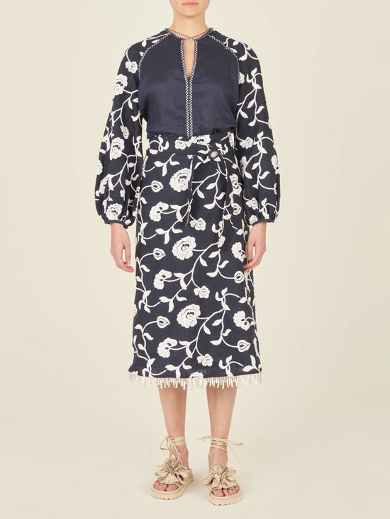 PF23-ECOM-MOLVENO-BLOUSE-BIANCA-SKIRT-NAVY-EMBROIDERED-LINEN-1_5a9a1aee-7375-4c33-a221-72b2a8ce7aa6